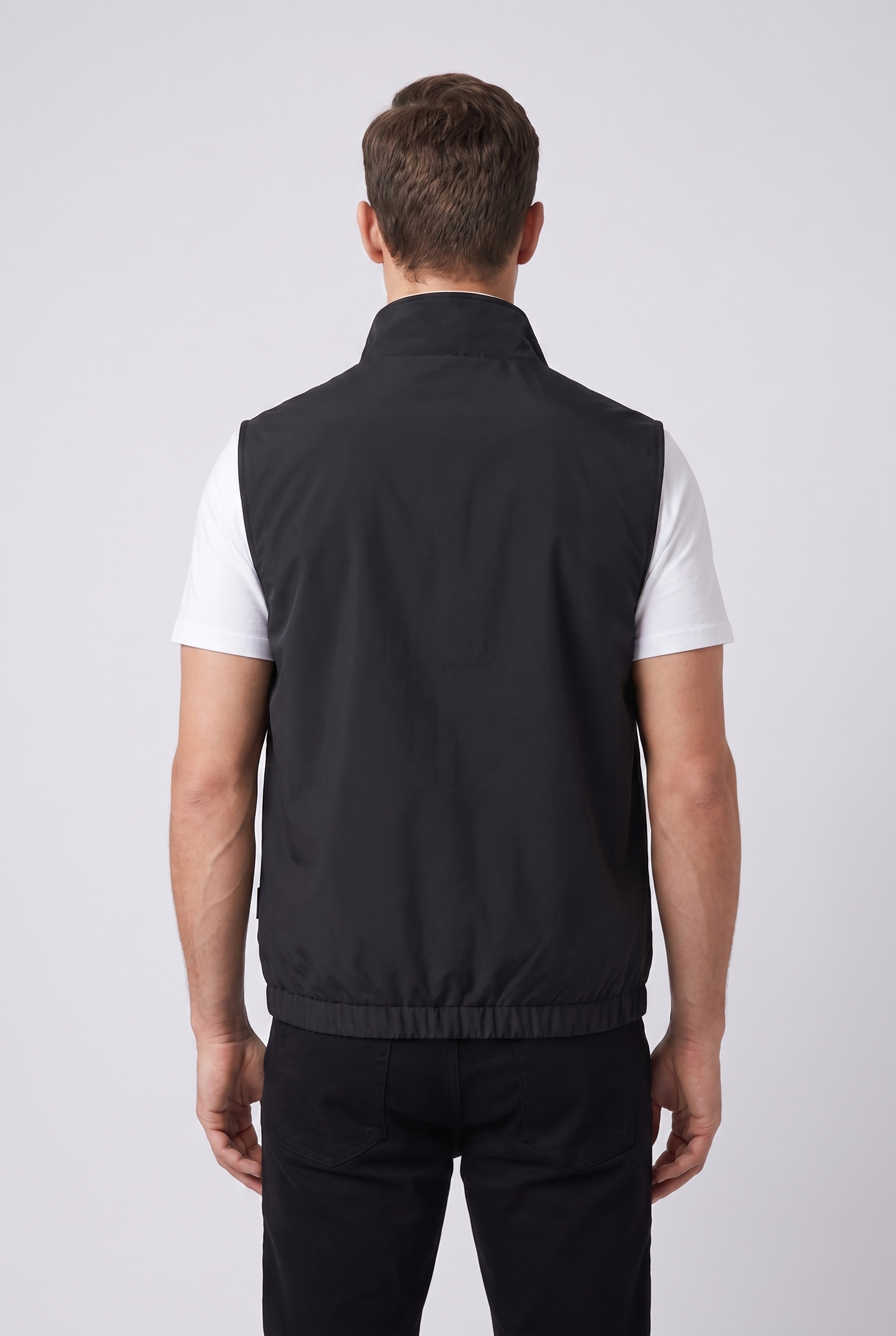 Gilet sans manches noir MONVALERE vu de dos : coupe arriere, col montant et ourlet elastique