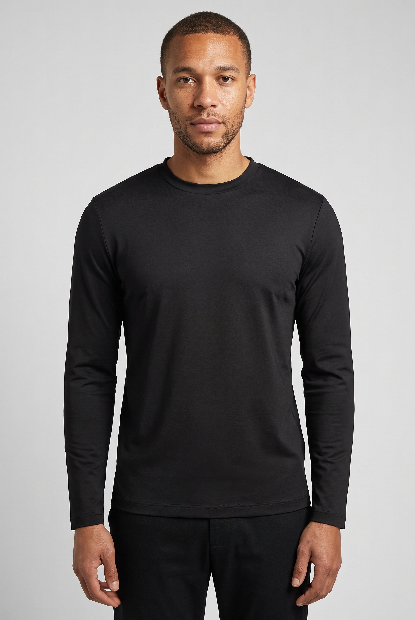 T-shirt manches longues noir MONVALERE porte, vue de face