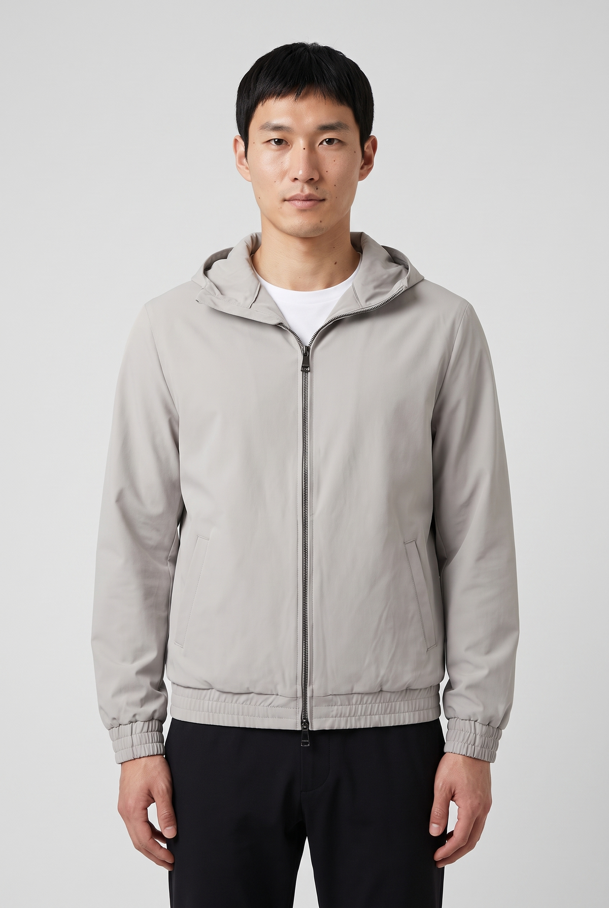 Veste a capuche gris elephant MONVALERE portee, vue de face