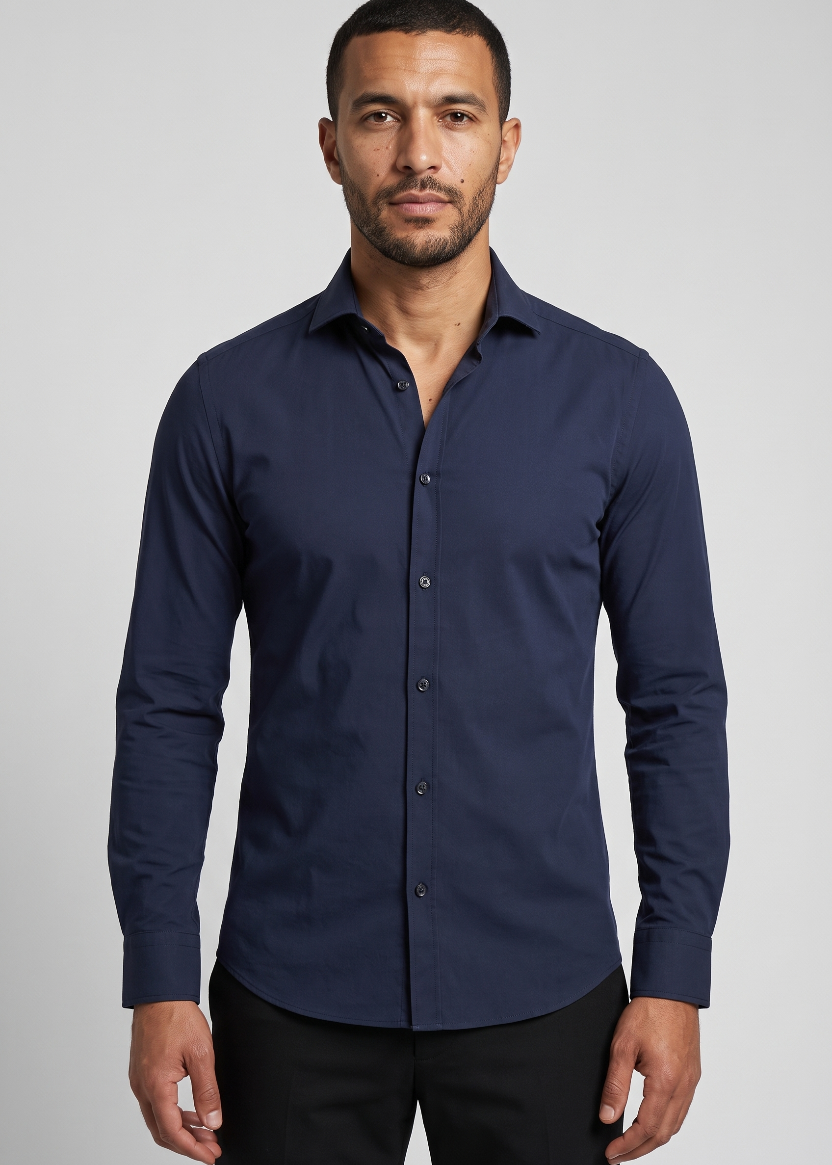 Chemise bleu marine MONVALERE portee, vue de face