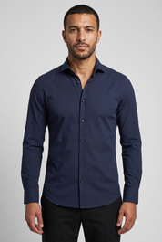 Chemise bleu marine MONVALERE portee, vue de face