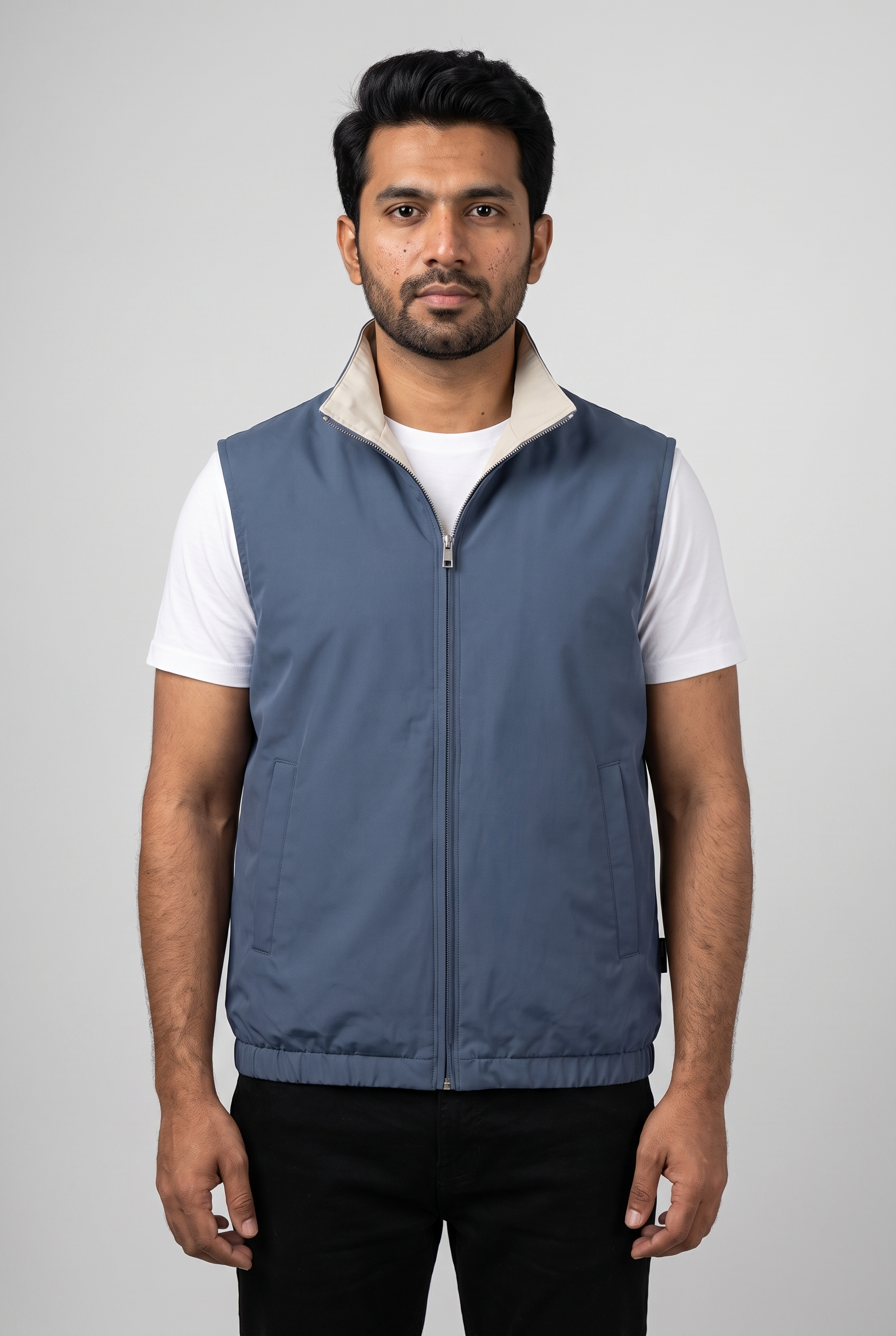 Gilet sans manches bleu MONVALERE porte, vue de face