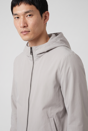 Detail de la veste a capuche grise MONVALERE : zip et poche