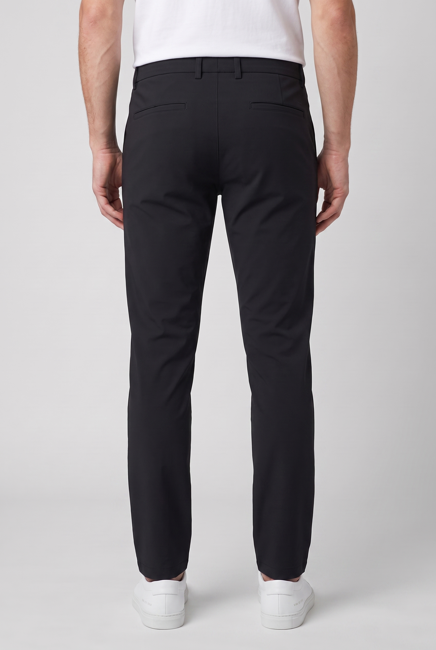 Chino noir MONVALERE vu de dos