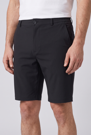 Detail du bermuda noir MONVALERE : ceinture, bouton et poche
