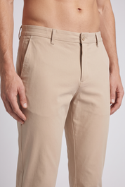 Chino Pants Latte MONVALERE, detail