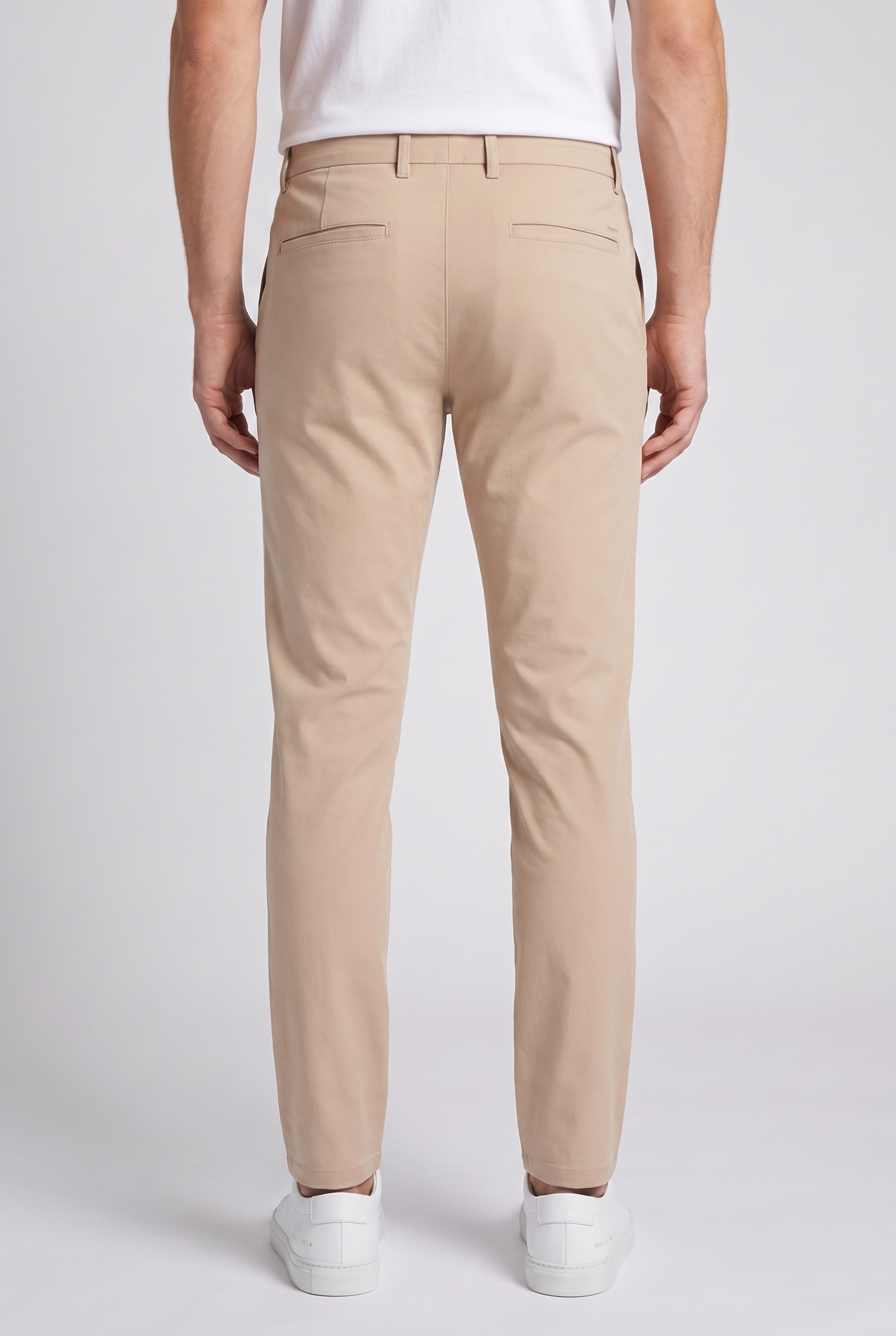 Chino Pants Latte MONVALERE, vue de dos