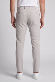 Chino Pants Light Grey MONVALERE, vue de dos