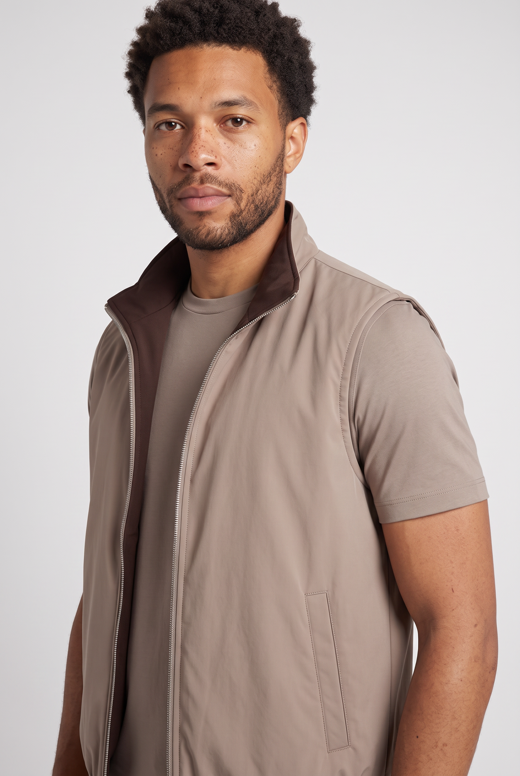 Bundle Falcon Espresso T-Shirt MONVALERE, detail