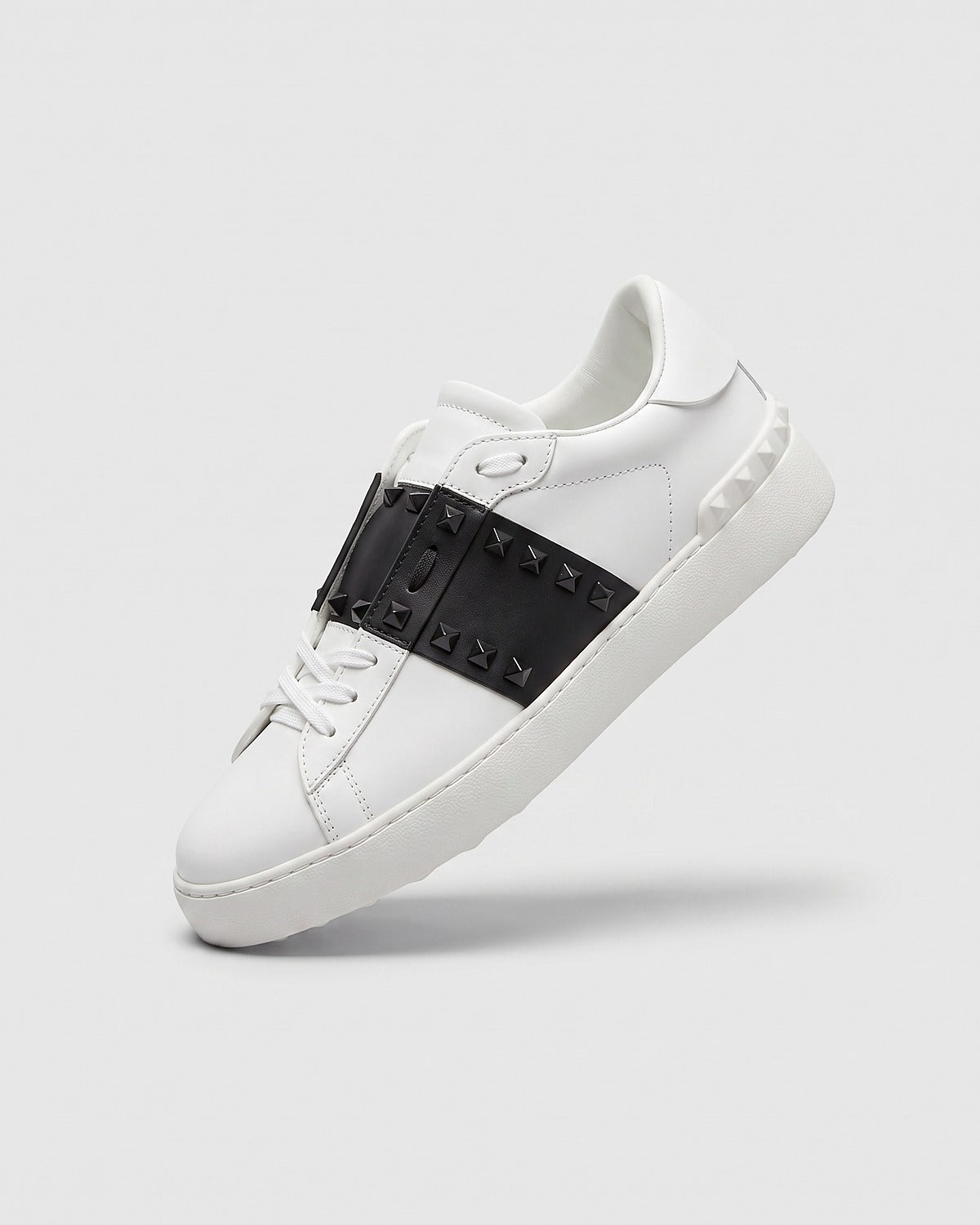 sableau-vt-sneakers-black-band-black-studs.jpg