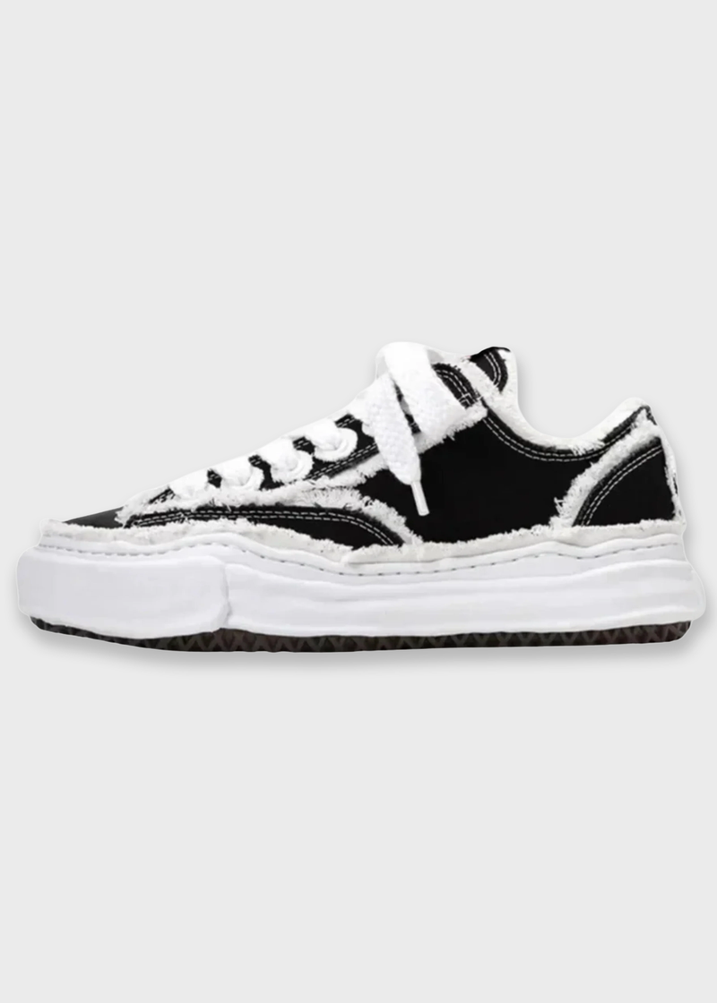 SUTORA SNEAKER