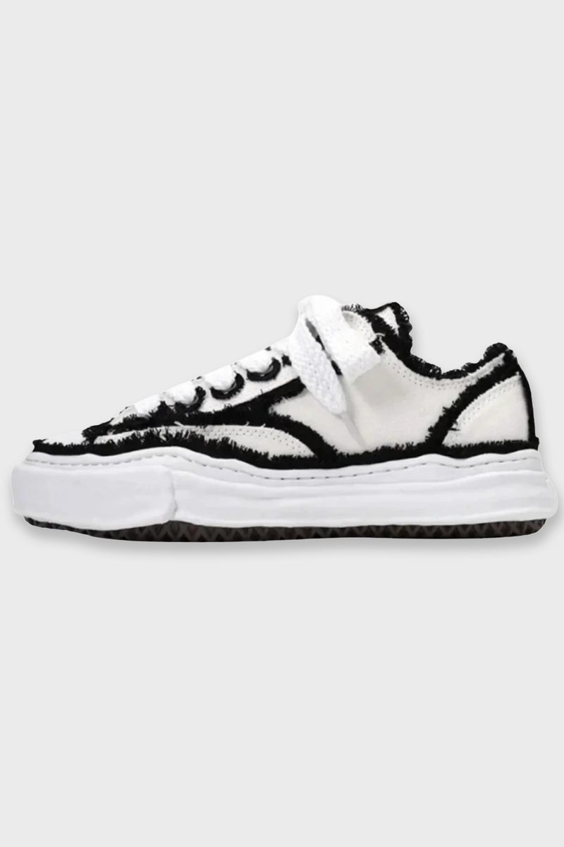 SUTORA SNEAKER