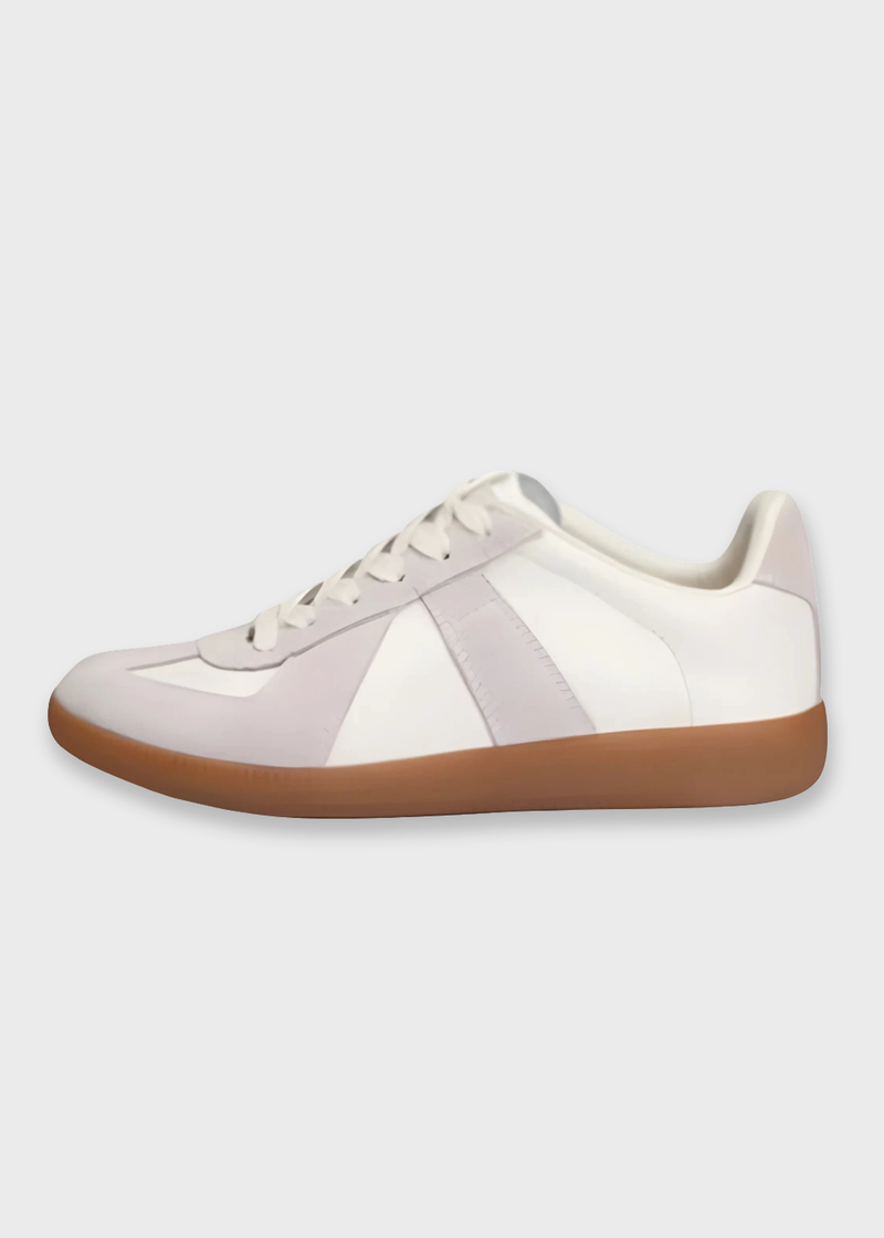 URVE SNEAKER